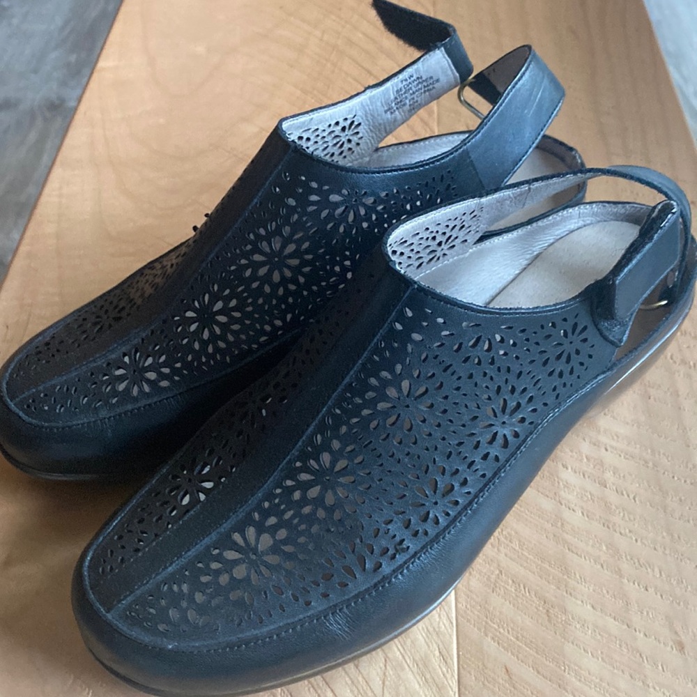 Easy Spirit Women’s Drawn Clog